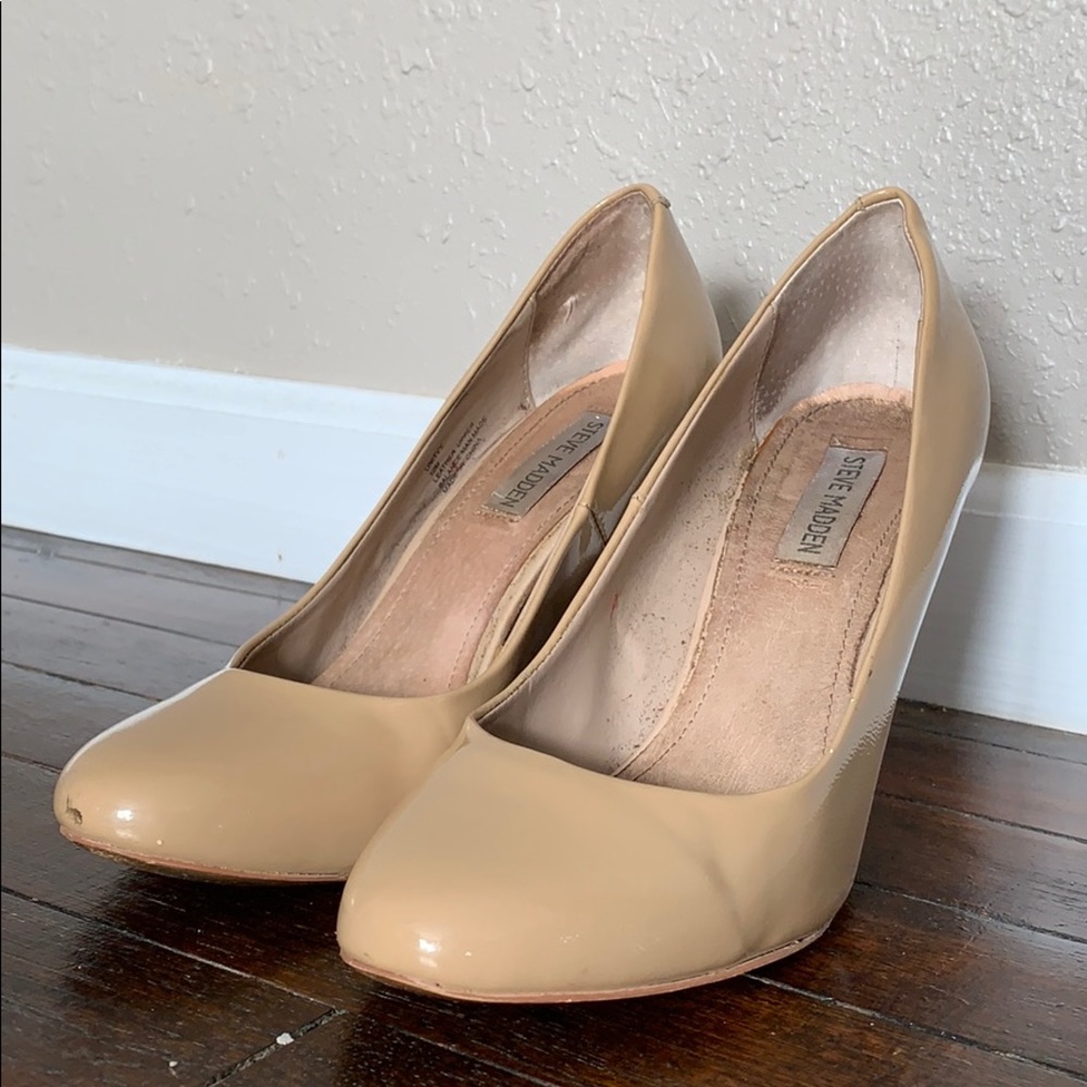 Classic beige pumps
